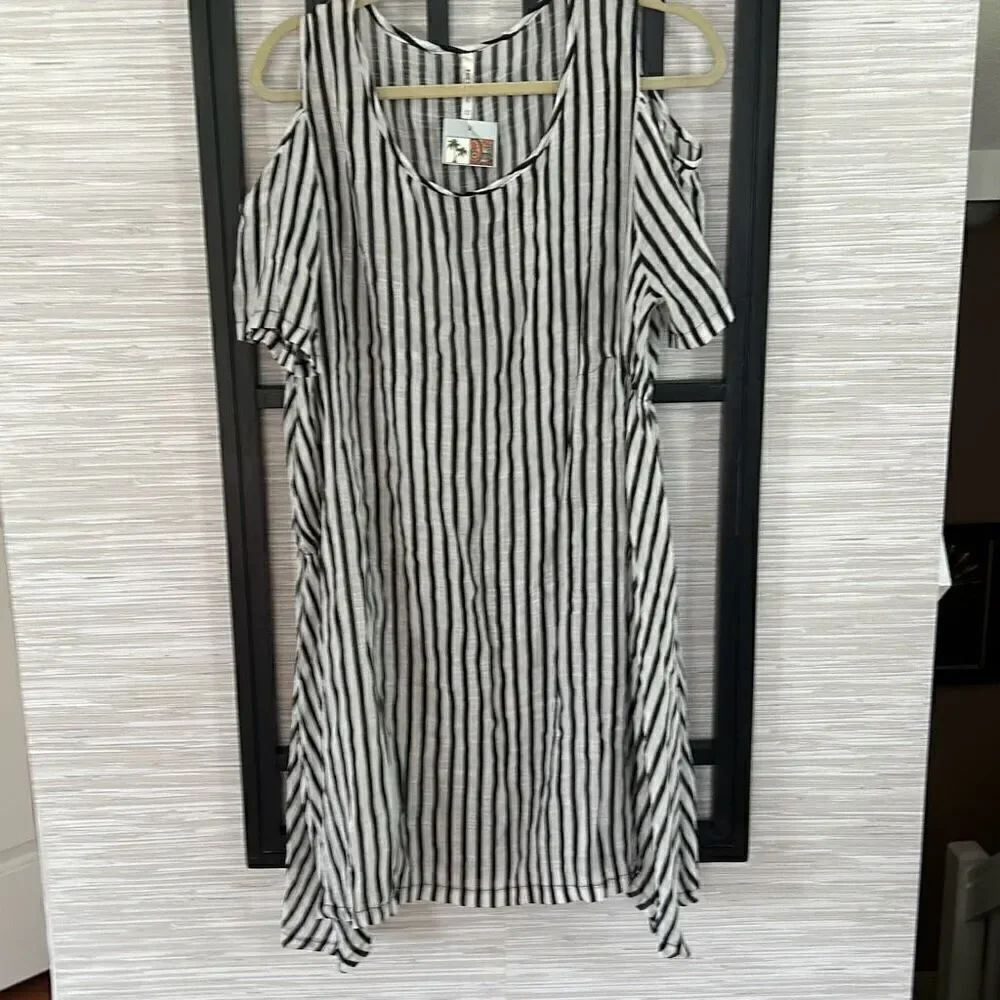 NWT India boutique black and white striped cold shoulder swimwear cover-up bathi
